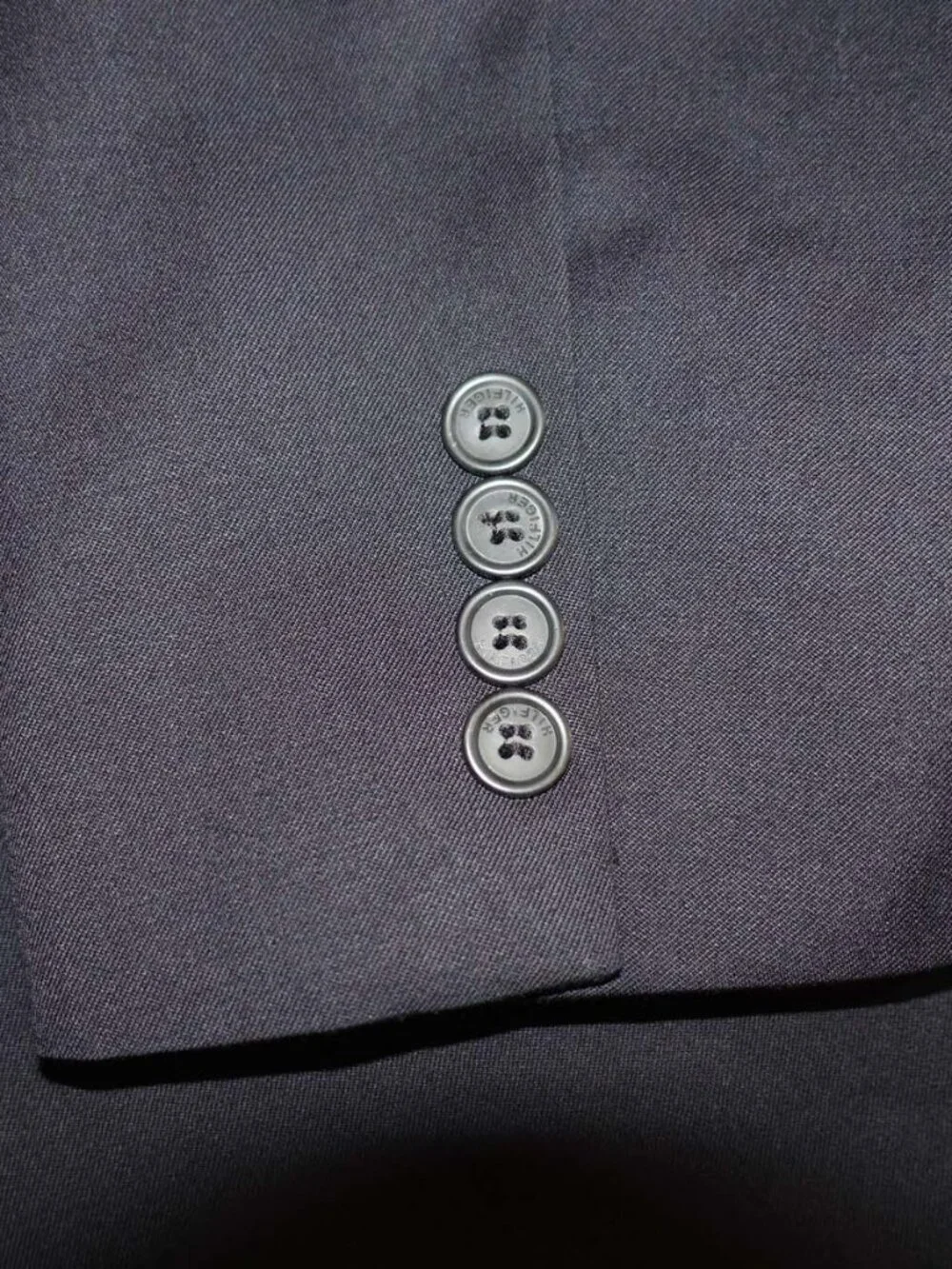 Tommy Hilfiger Men's 2 Button Suit Size 42 Long 35 x 31 Navy Blue 100% Wool 42L